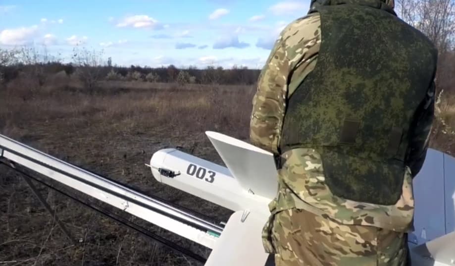Se sabe que no solo puede alcanzar objetivos, sino también realizar tareas de reconocimiento y sobrecargar el sistema de defensa aérea del enemigo.<br>