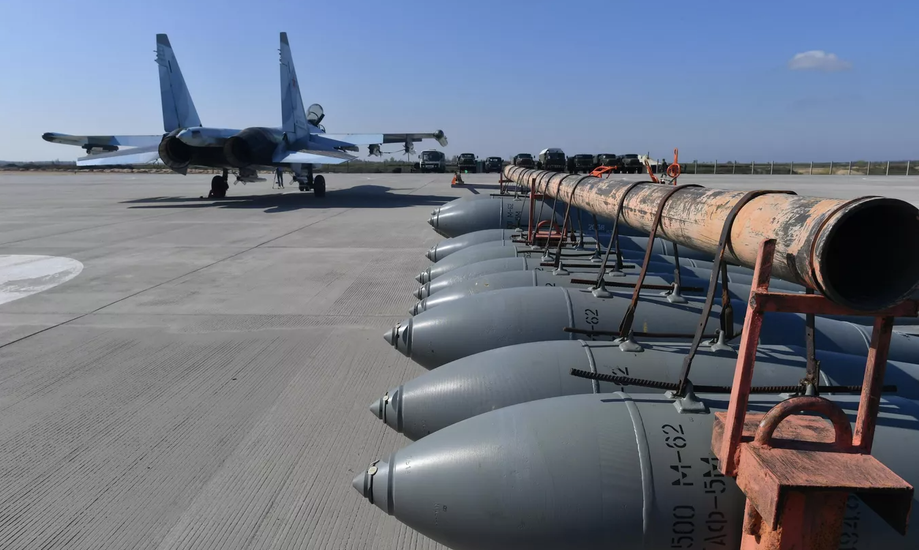 FAB-500 aerial bombs at the airfield