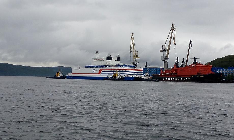  CNF "Akademik Lomonosov" 