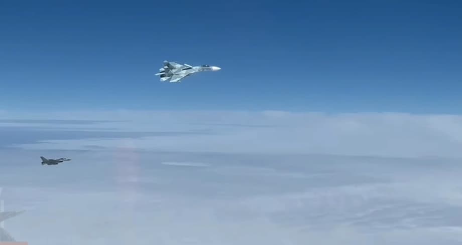 Russian Su-27 Fighter Jet of the Russian Aerospace Forces Drives Away F-16: Unique Footage