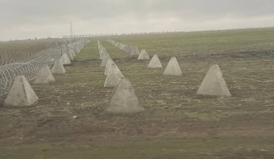 Противотанковые надолбы и минные заграждения