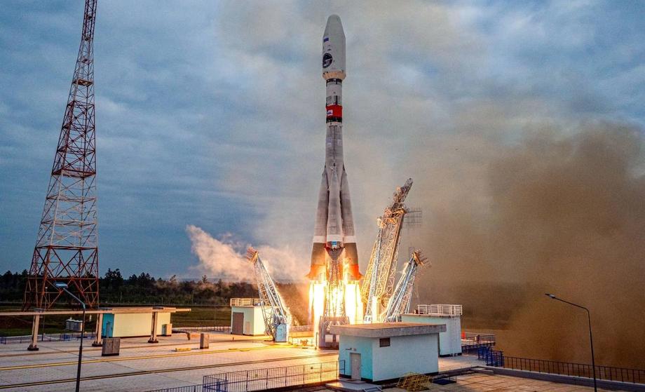 cohete portador «Soyuz-2.1b» con la etapa superior «Fregat» para entregar la estación «Luna-25» al satélite de la Tierra
