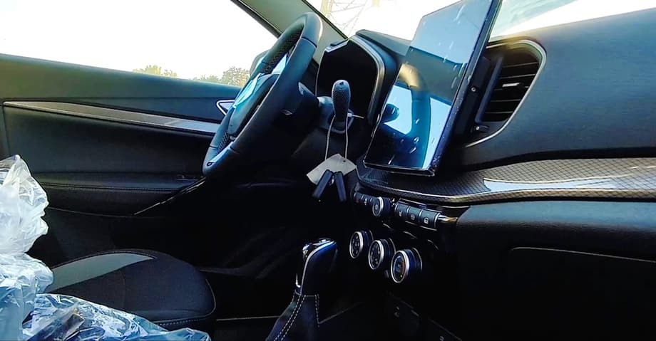 LADA Vesta, вид панели приборов изнутри