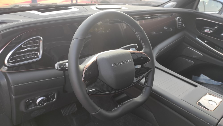 Triple display in the updated&nbsp;Exeed VX