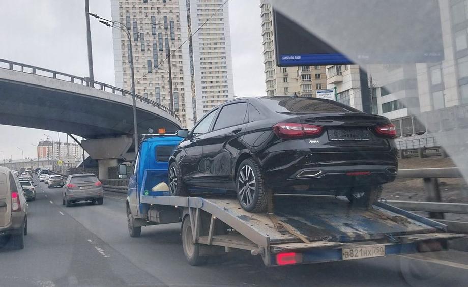 Lada Aura