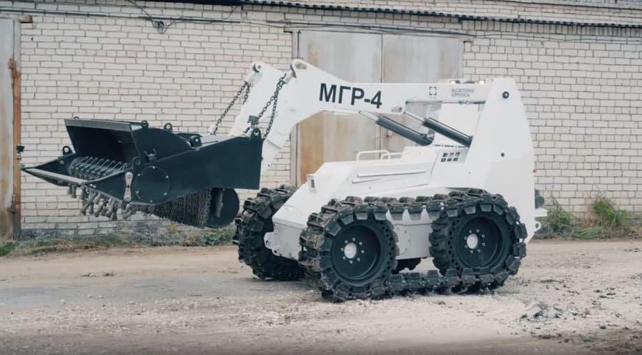 In contrast to the prototype-loader, the MGR has solid polyurethane wheels which are resistant to punctures and explosions.