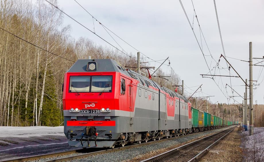 Locomotora eléctrica trifásica de carga 3ES6 "Sinara"