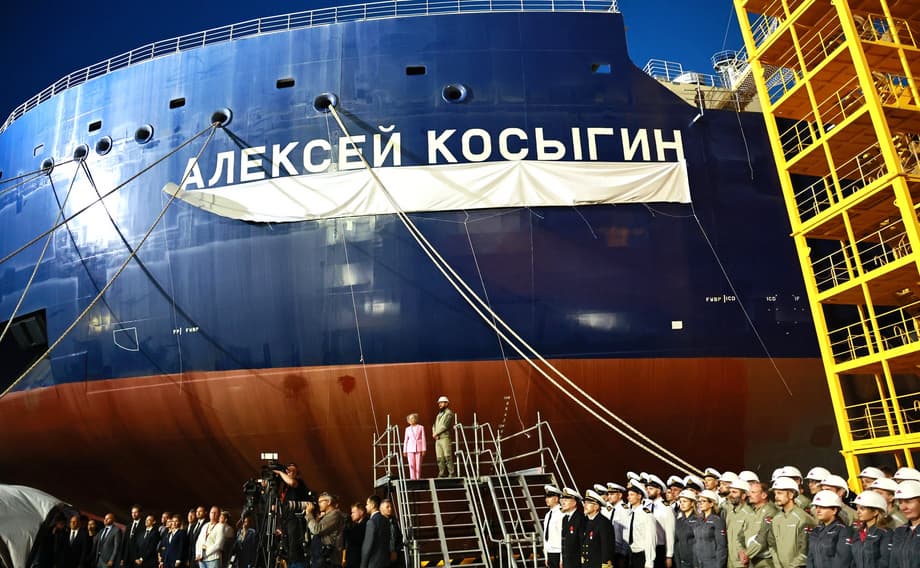 Торжественная церемония имянаречения арктического танкера-газовоза «Алексей Косыгин» на судостроительном заводе «Звезда». 