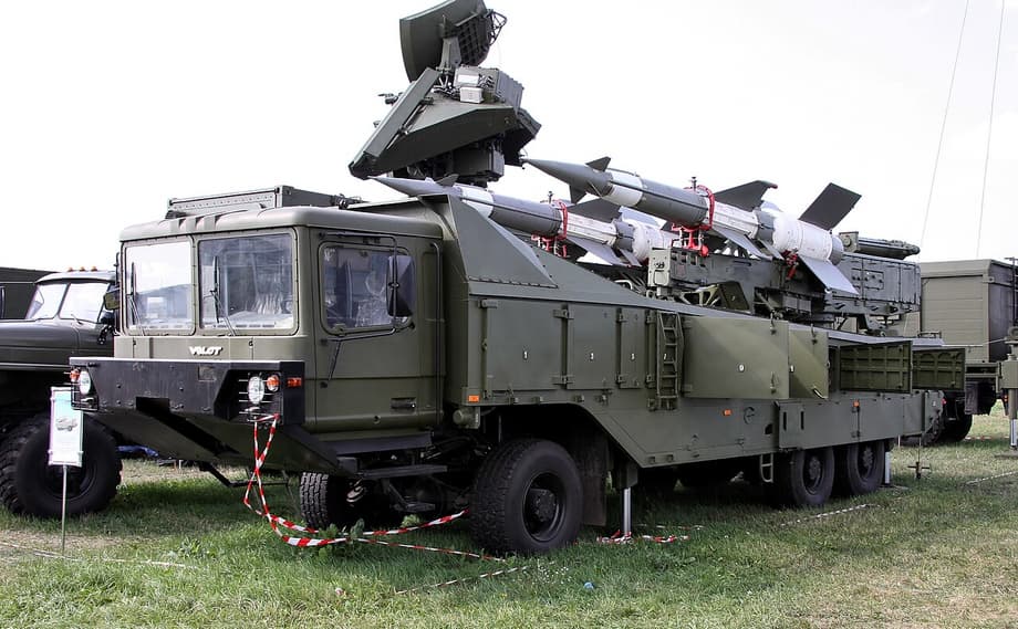 Lanzador del sistema "Pechora-2M" sobre el chasis MZKT-8021 