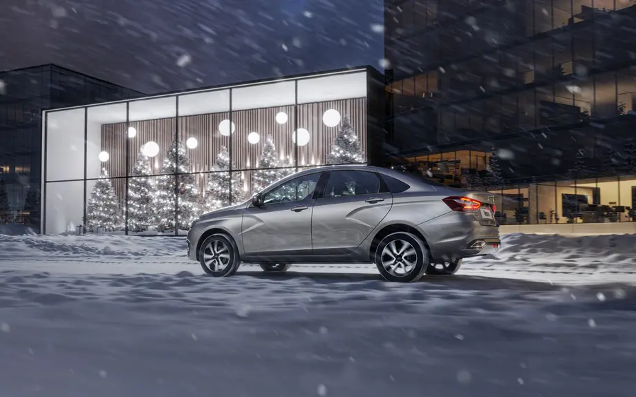 La producción de AvtoVAZ no se detuvo: en 2023, tantos automóviles salieron de sus líneas de montaje que la compañía batió su récord en diez años. Se producen más de 374 mil unidades de LADA este año.