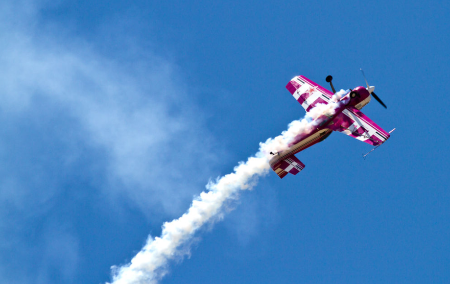 выступление советского пилотажного самолета Су-26 на авиашоу Madera Air Show 2010