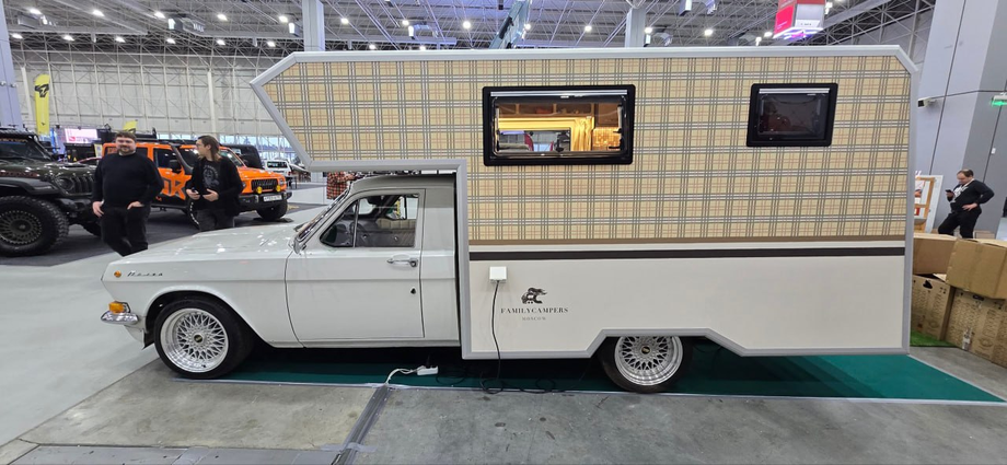 комфортабельный жилой модуль с оформлением в ретро-стиле, вид сбоку