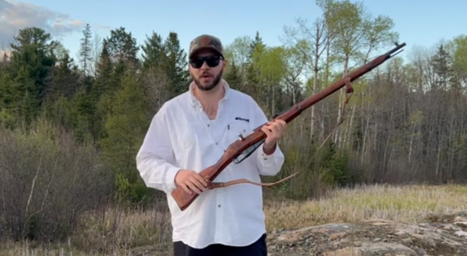 Канадский эксперт с винтовкой Мосина