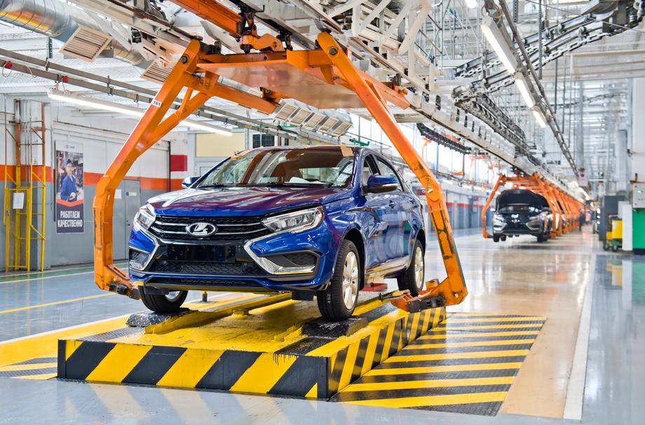 Lada Vesta в цвете «Капитан»