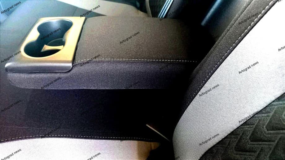 Салон топовой LADA Vesta: подлокотник сзади<br>