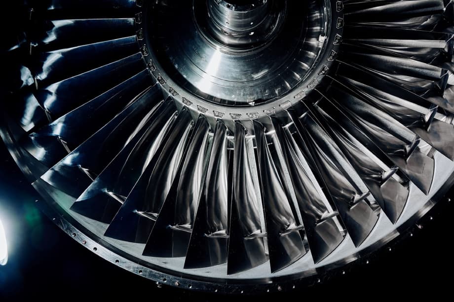 The engine will run on various types of fuel: gas, kerosene, and diesel fuel. <br>