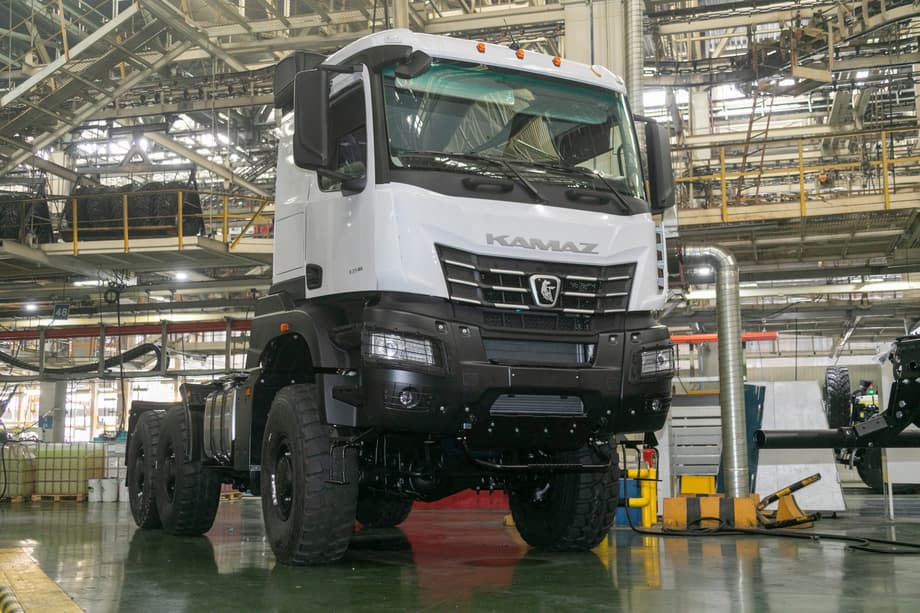 Tractora de carretera con tracción total KAMAZ-65954