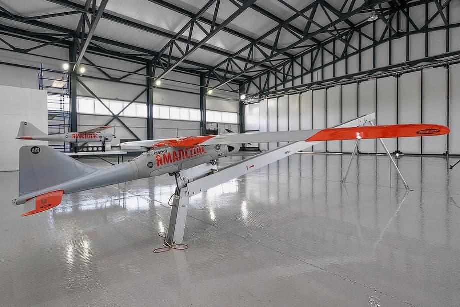 Vehículo aéreo no tripulado tipo avión en el centro de pruebas ártico