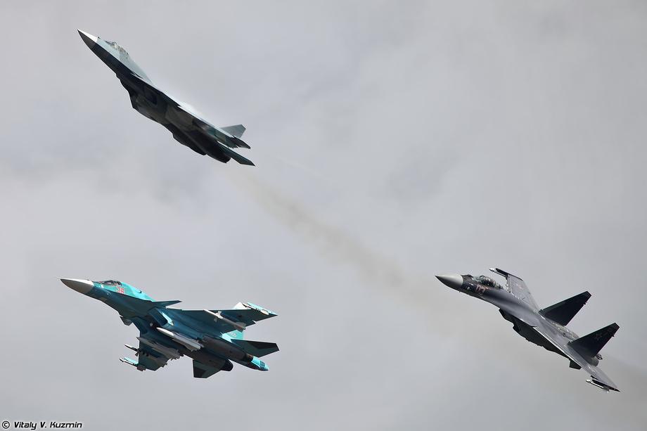 Cazas Su-34, T-50 y Su-35S