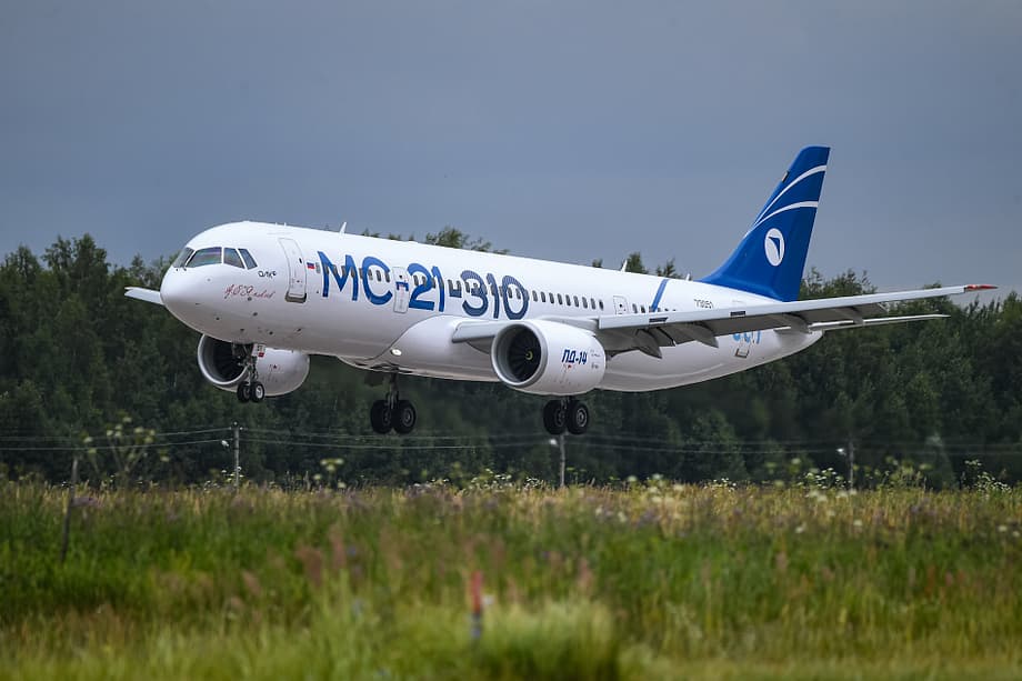 Avión MC-21