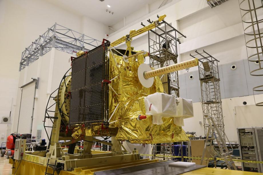Now, specialists are preparing the second Arktika-M for launch to observe the Arctic region from space. The spacecraft is awaiting pre-launch preparation, refueling, and docking with the booster stage.