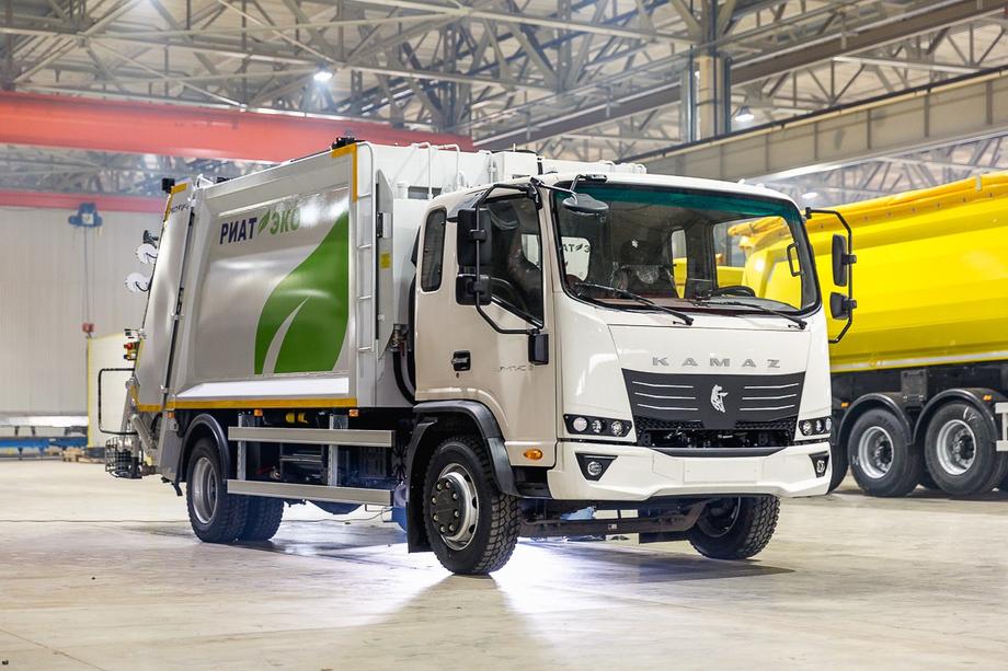 Camión de basura "RIAT-ECO" basado en el chasis KAMAZ – Kompas 9