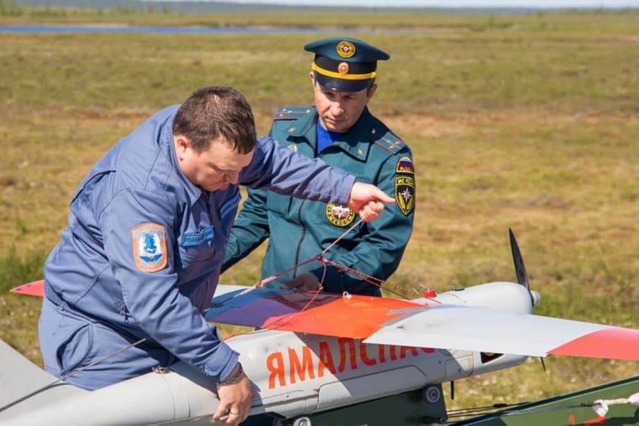 Rescatistas de «Yamalspas» con un dron «Orlán-10»