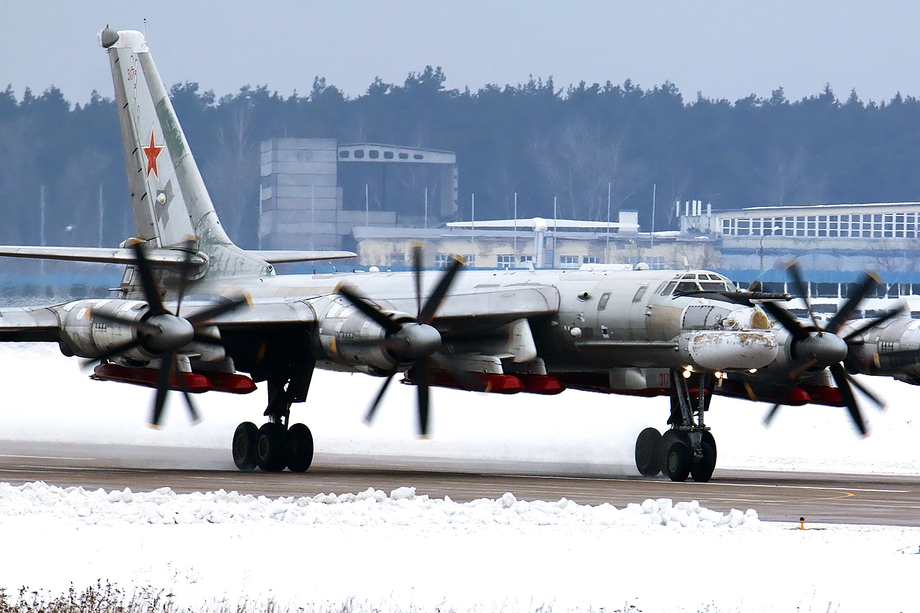 Kh-101 under the wing of Tu-95MSM