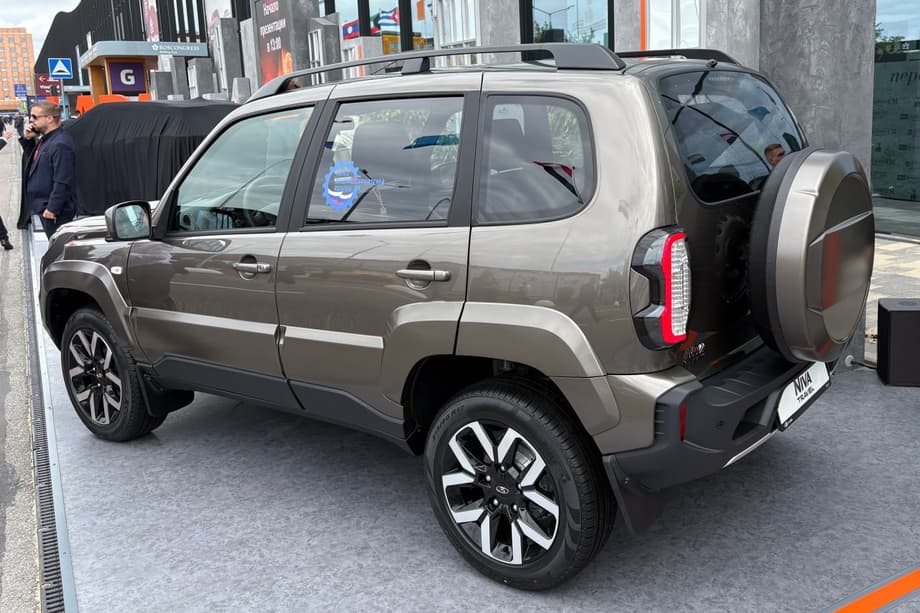 Lada Niva Travel