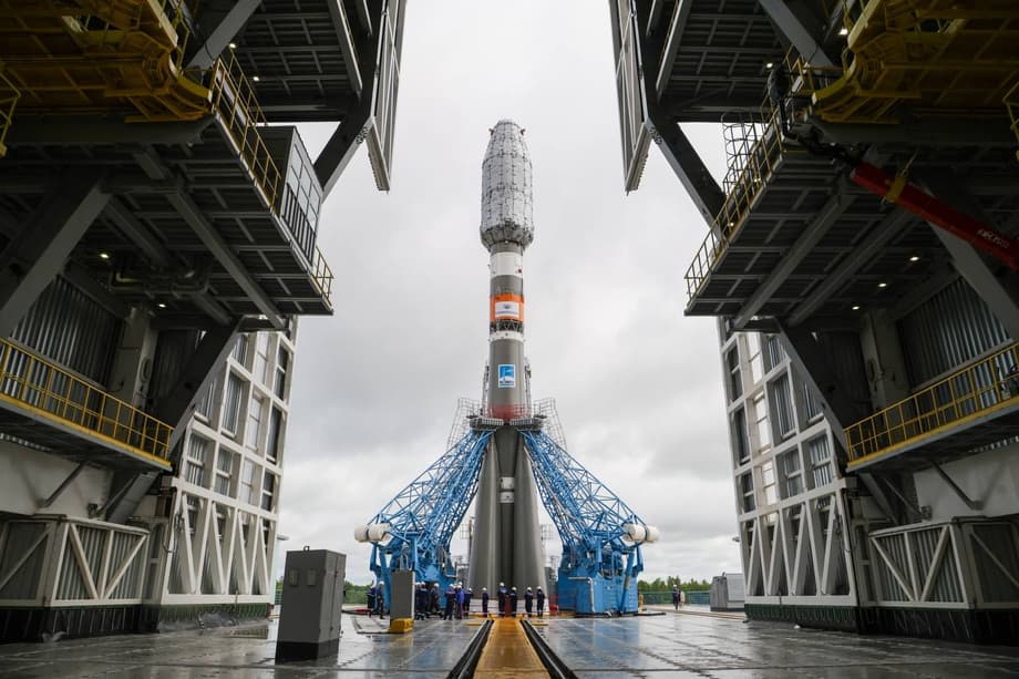 Ракета-носитель «Союз-2.1б» с гелиогеофизическими спутниками «Ионосфера-М» №3 и №4