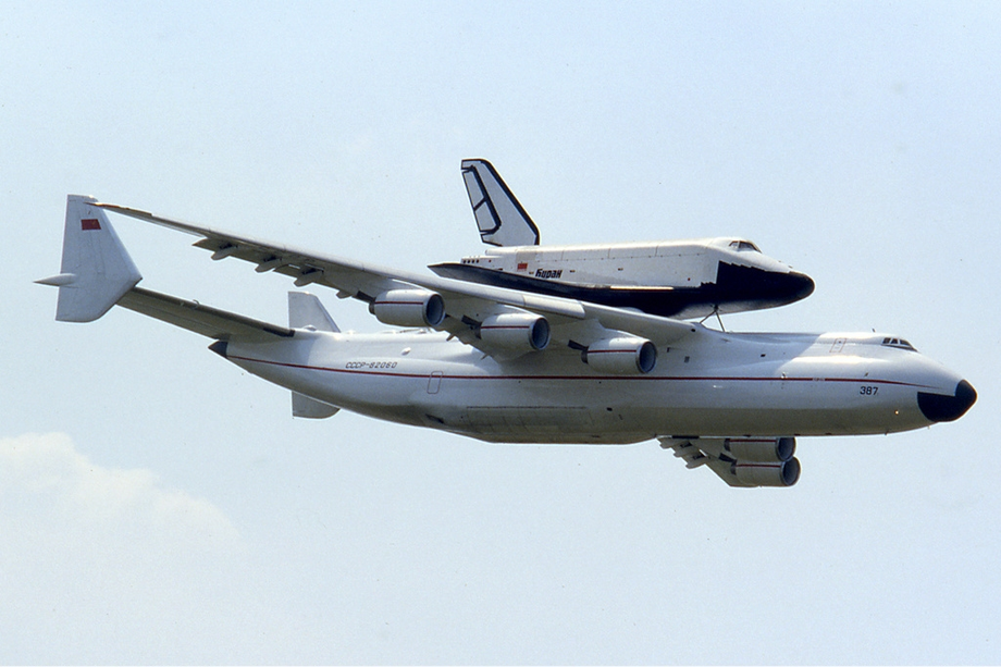  Ан-225 и «Буран» на авиасалоне в Ле Бурже (Франция), 1989 год 