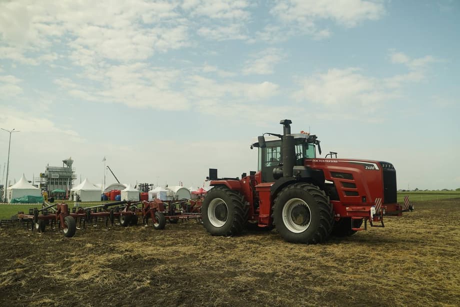 Rostselmash 2405 tractor