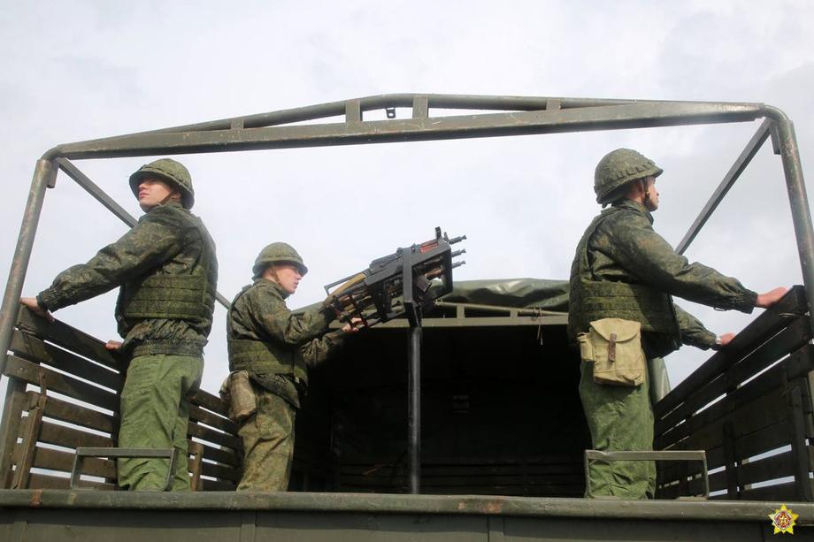Зенитное орудие из трёх спаренных АКС-74У