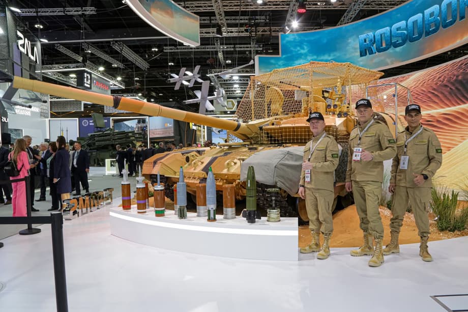 Tanque T-90MS en la exposición IDEX-2025