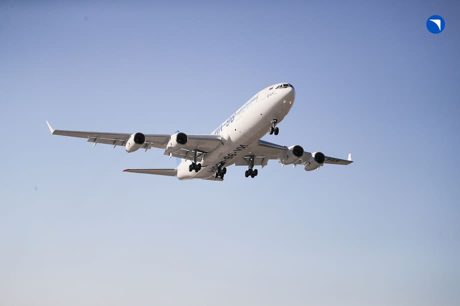 Il-96-400M