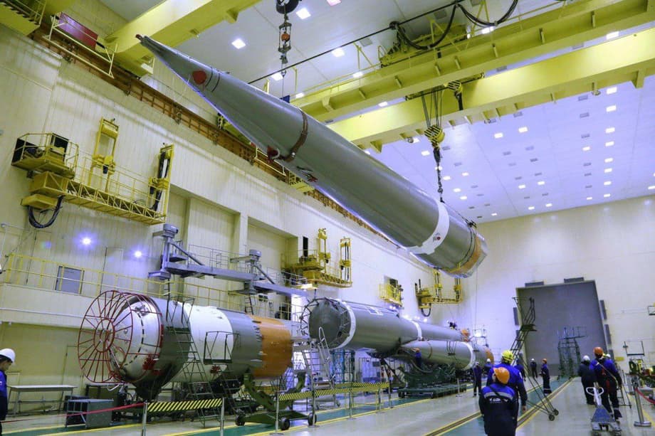 Ensamblaje del "paquete" del cohete "Soyuz-2.1a"
