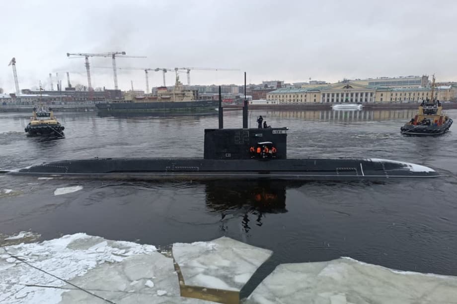 Российская подводная лодка Б-587 «Великие Луки»на Неве, 2024 год