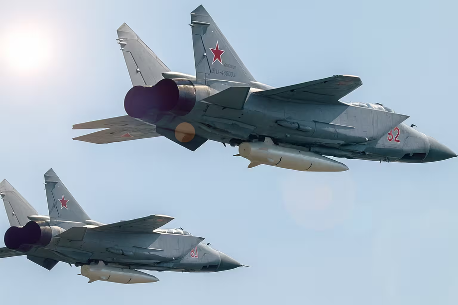 МиГ-31К с ракетой «Кинжал»