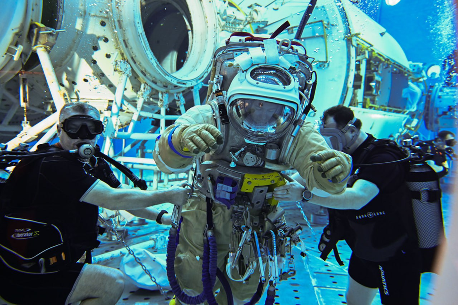 Practicing the new configuration under hydrolaboratory conditions