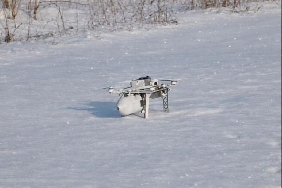 Российский FPV-дрон «Ждун», перекрашенный в белый цвет