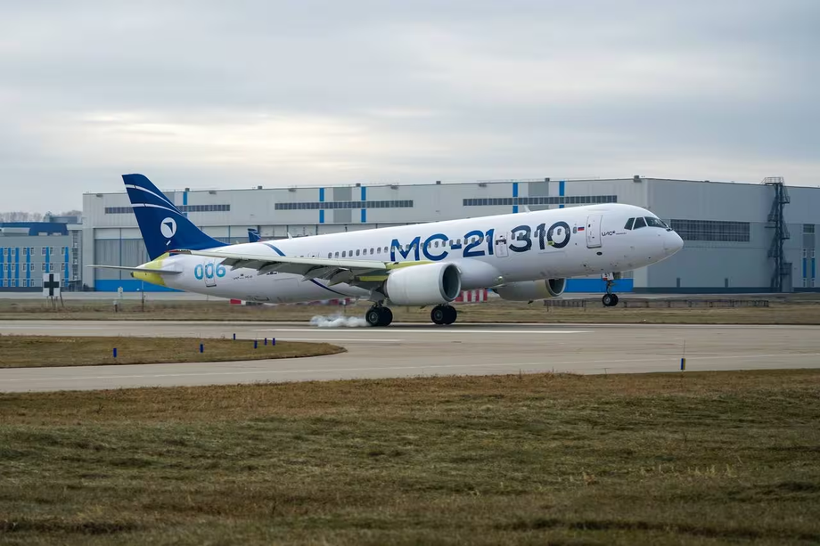 Avión MS-21-310