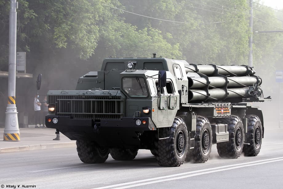 Vehículo de combate 9A54 MLRS 9K515 "Tornado-S"