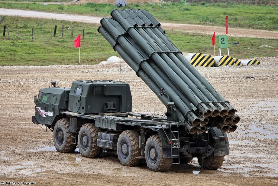 Vehículo de combate 9A52-2 MLRS 9K58 "Smerch"