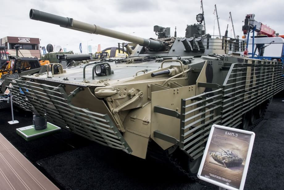 БМП-3 с бронеэкранами и бронерешетками от КМЗ и модулем «Бахча-У».