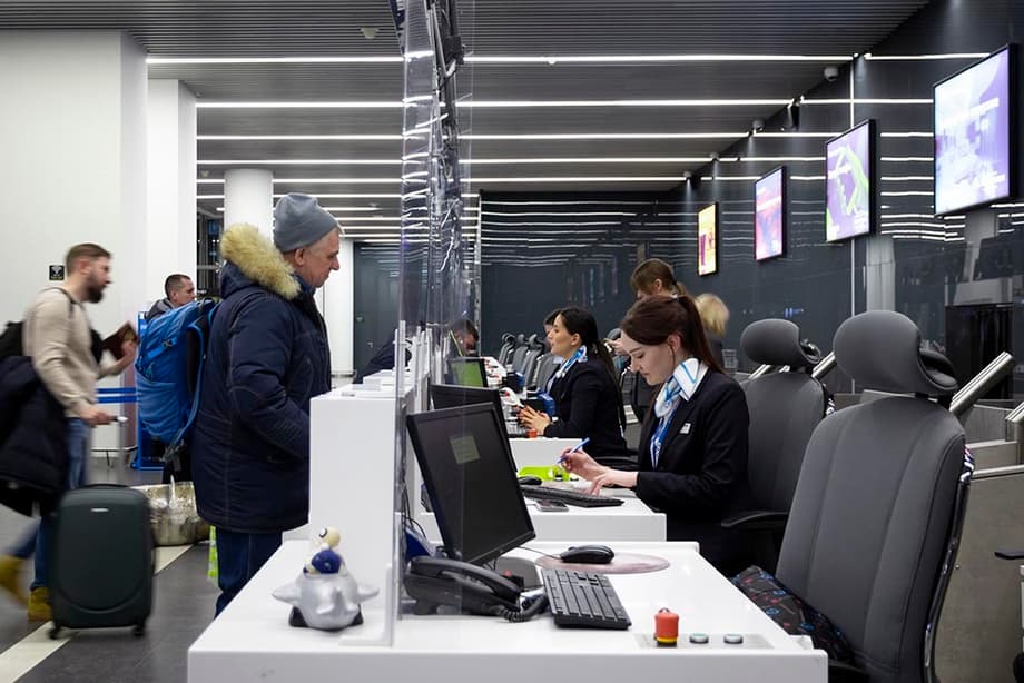 This system allows the airport to comprehensively manage the information flow of passenger and baggage data from check-in to boarding and sell them additional services