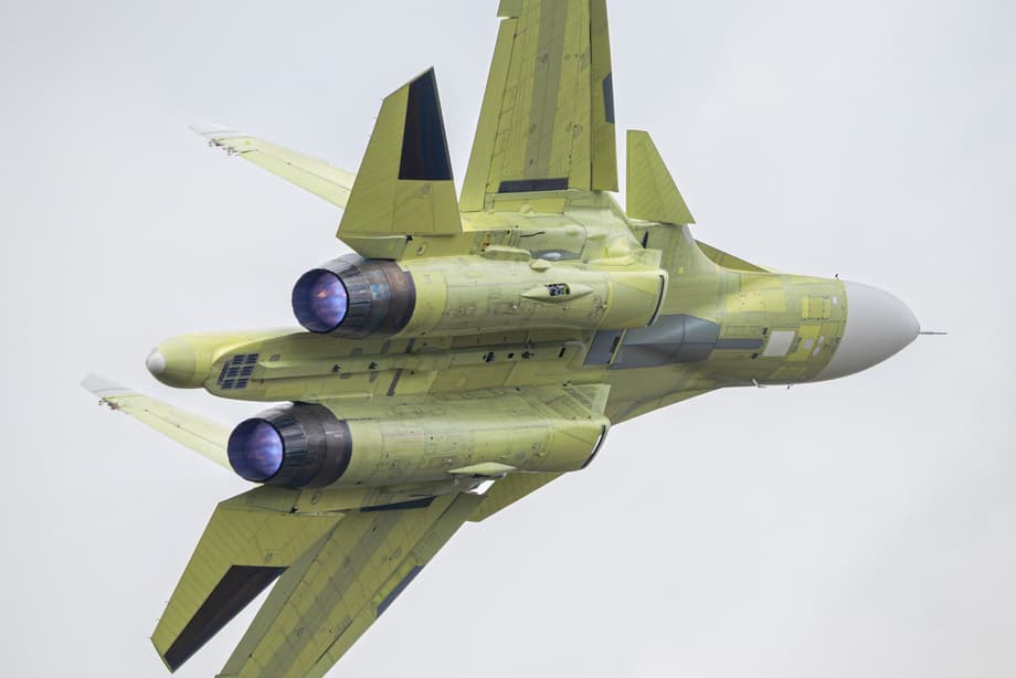 Su-34 en color amarillo