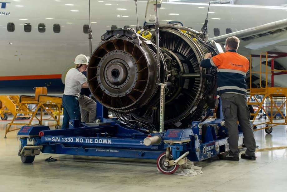 Aeroflot specialists are repairing an aircraft engine
