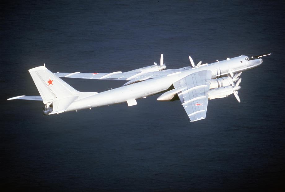 Ту-142