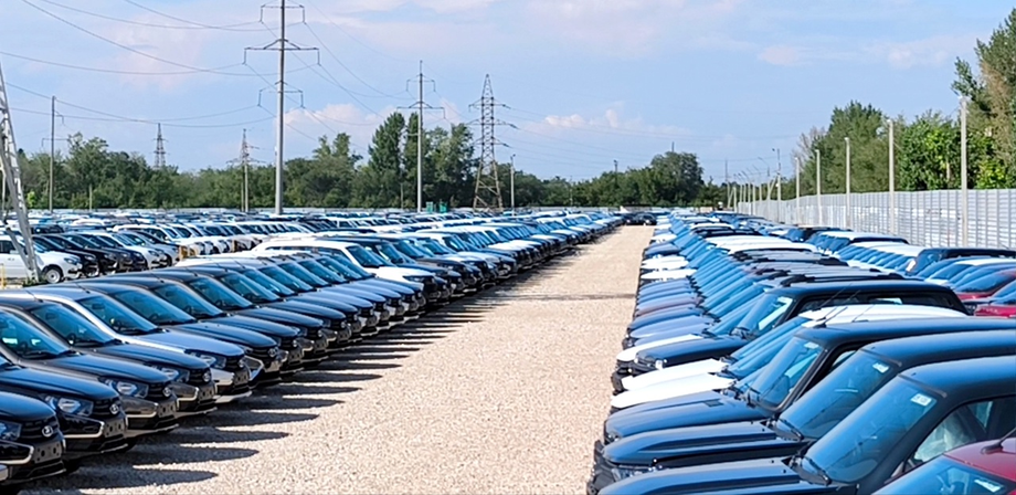 Стоянка нераспроданных автомобилей