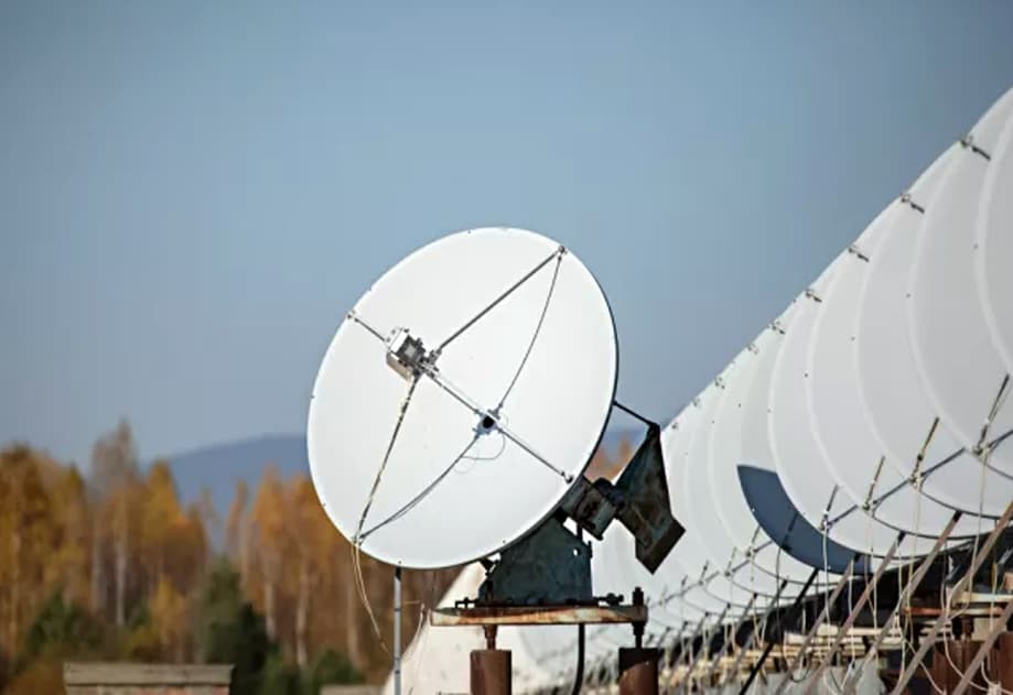 El radioheliógrafo de múltiples longitudes de onda consta de tres radiotelescopios e incluye 528 antenas. Tiene acceso a datos tridimensionales sobre la actividad coronal del Sol<br>
